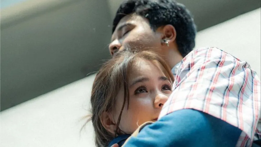 Time-Travel Drama Making Waves: Father Proves Love Transcends Time